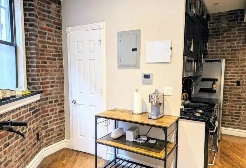 پانسیون Lovely Room At 3 Bedroom Apt At The Heart Of East Village