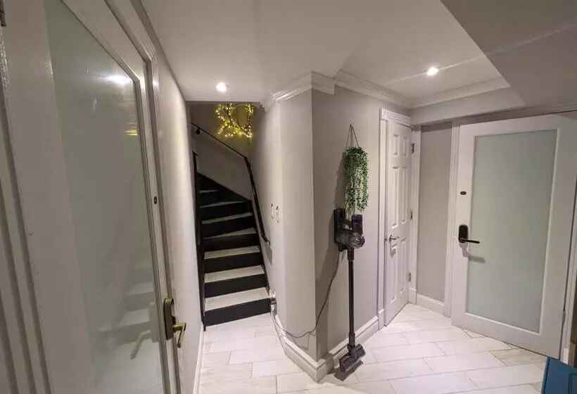 پانسیون Lovely Room At 3 Bedroom Apt At The Heart Of East Village