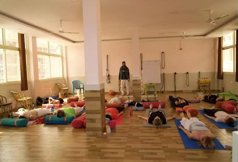Shanti Hostel And Cafe With Pool