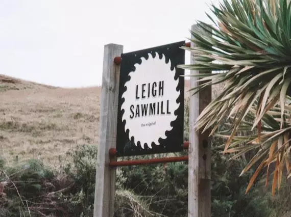 Retkeilymaja Leigh Sawmill Accomodation