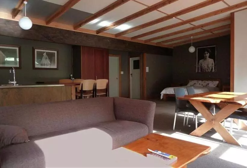Retkeilymaja Leigh Sawmill Accomodation