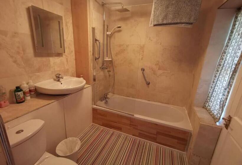 住宿加早餐  Beautiful Airbnb With Ensuite Rooms