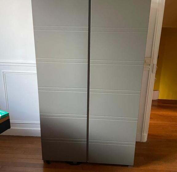 تختخواب و صبحانه Guest Room In A Green Setting