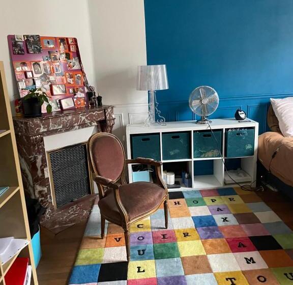 تختخواب و صبحانه Guest Room In A Green Setting