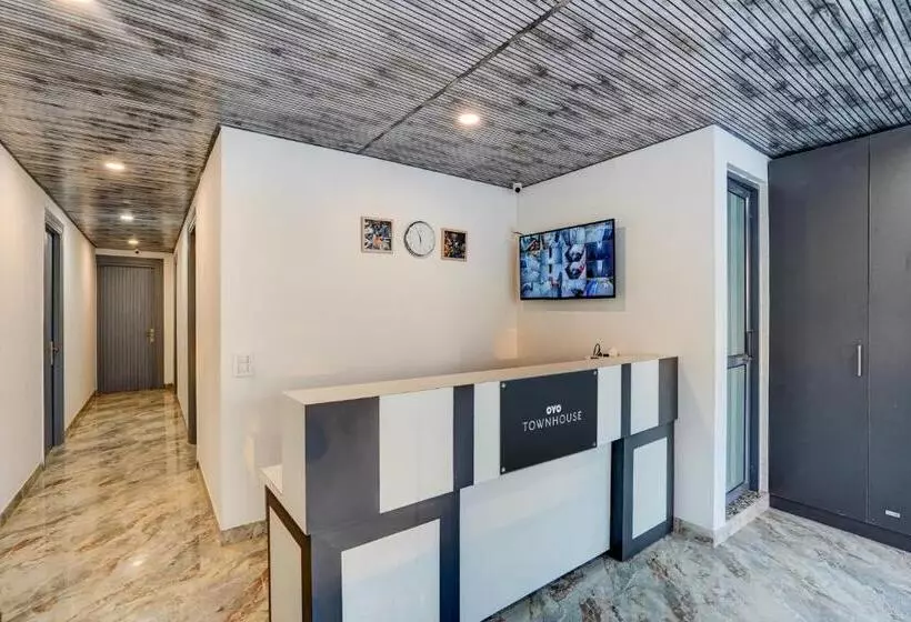 ホテル Townhouse 1341 Premium Rooms