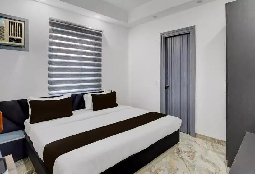 ホテル Townhouse 1341 Premium Rooms