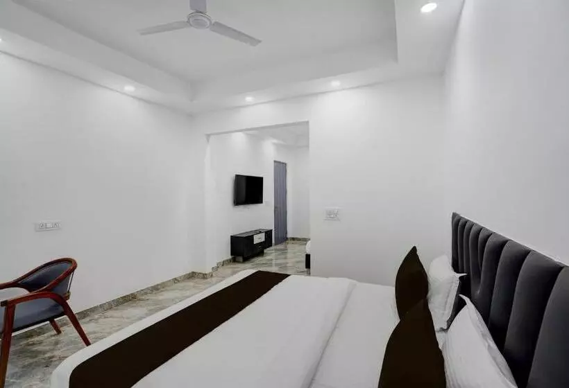 ホテル Townhouse 1341 Premium Rooms