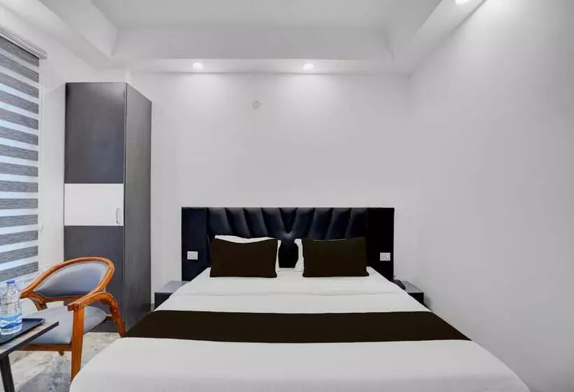 ホテル Townhouse 1341 Premium Rooms