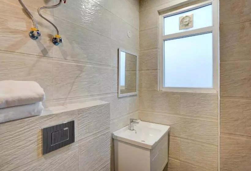 ホテル Townhouse 1341 Premium Rooms