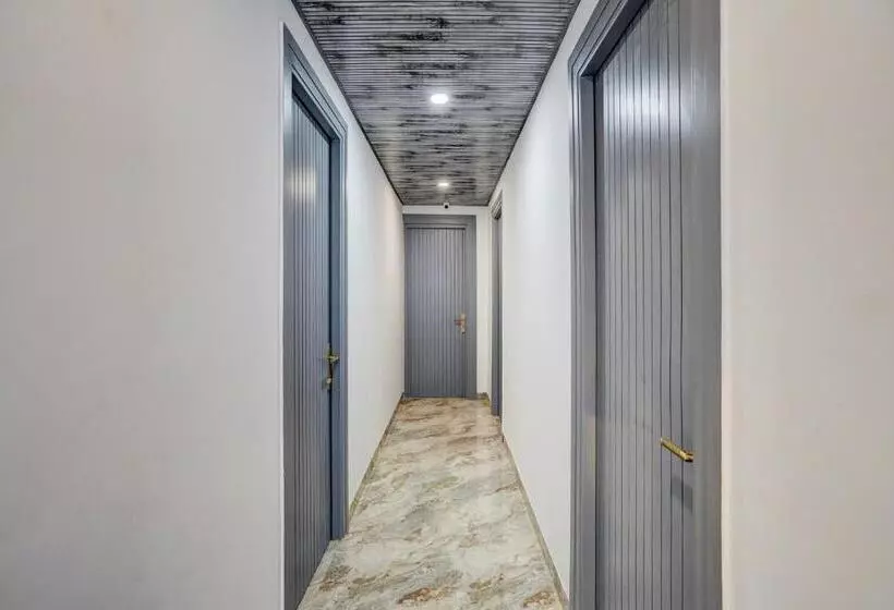 ホテル Townhouse 1341 Premium Rooms