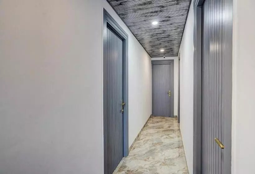 ホテル Townhouse 1341 Premium Rooms