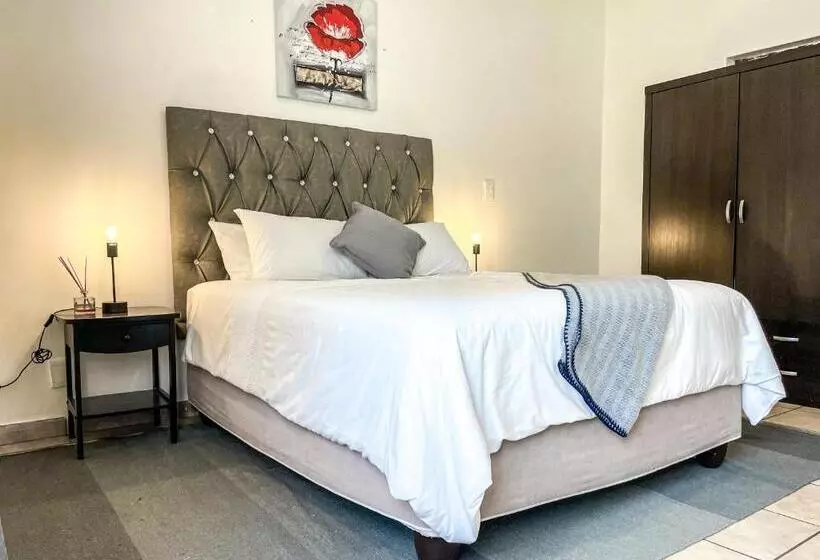 Majatalo Bobisemo Luxury Guesthouse