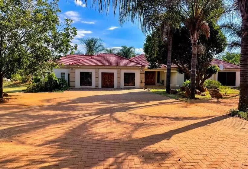 Majatalo Bobisemo Luxury Guesthouse