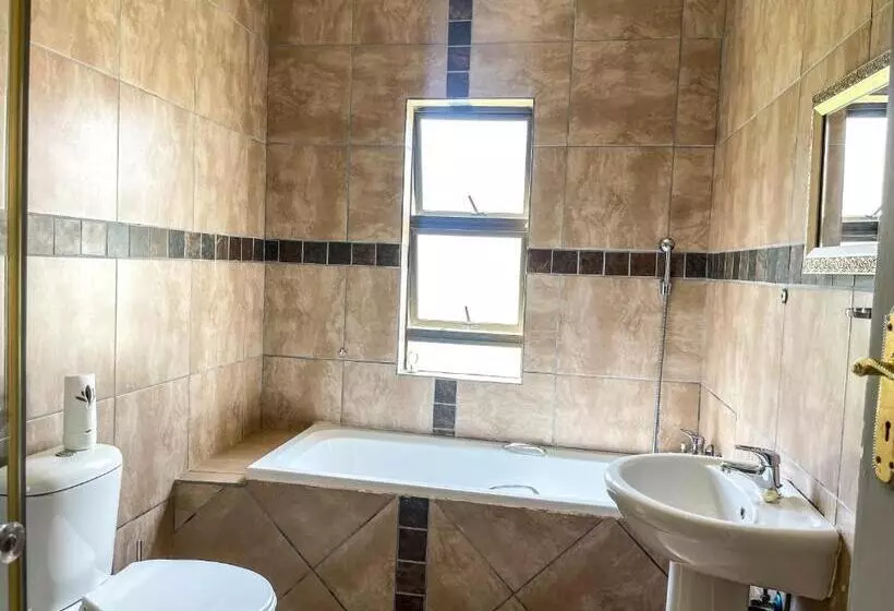 Majatalo Bobisemo Luxury Guesthouse