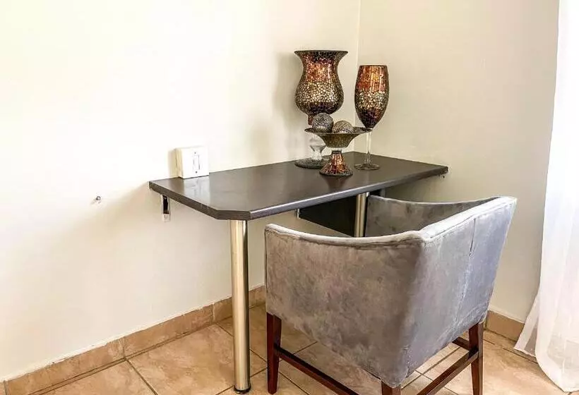 Majatalo Bobisemo Luxury Guesthouse