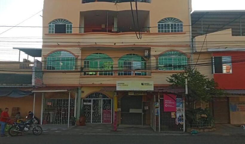 ペンション Hostal La Gran Familia