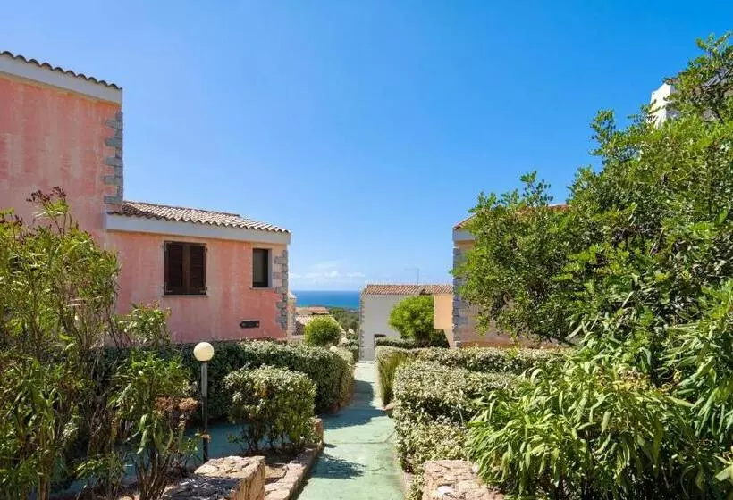 Residence With Swimming Pool In Badesi, Apartments With Air Conditioning And Private Outdoor Area