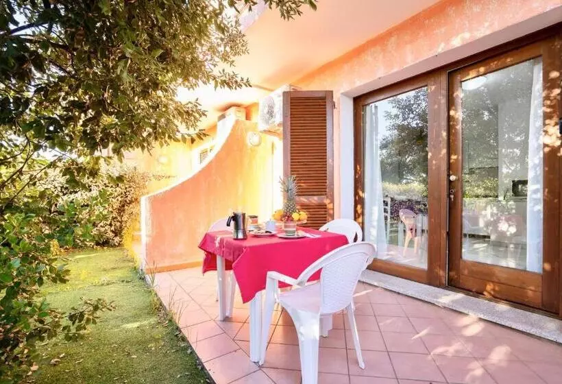 Residence With Swimming Pool In Badesi, Apartments With Air Conditioning And Private Outdoor Area