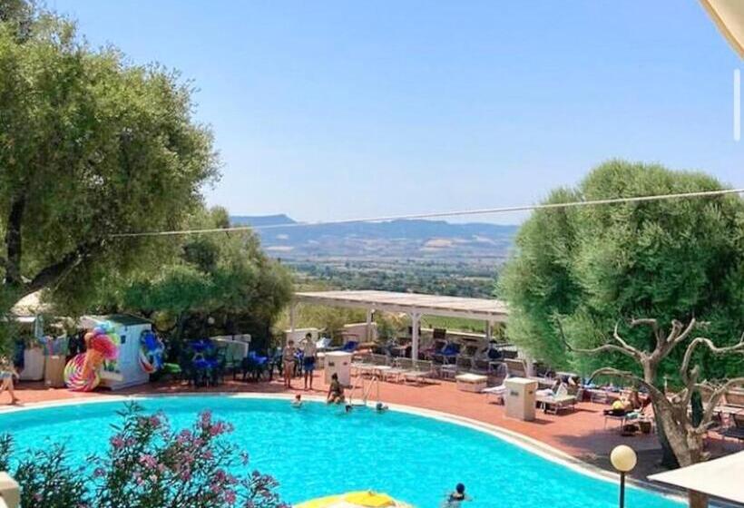 Residence With Swimming Pool In Badesi, Apartments With Air Conditioning And Private Outdoor Area