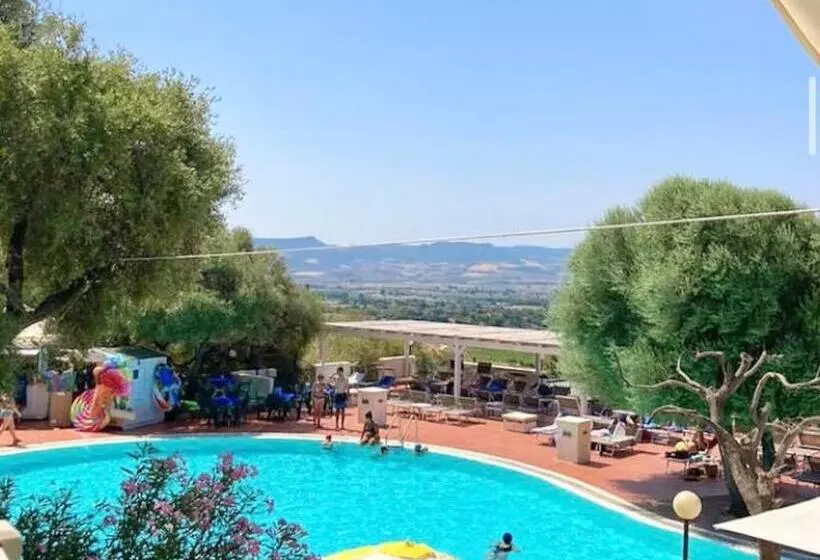 Residence With Swimming Pool In Badesi, Apartments With Air Conditioning And Private Outdoor Area