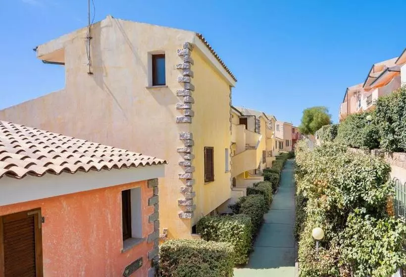Residence With Swimming Pool In Badesi, Apartments With Air Conditioning And Private Outdoor Area