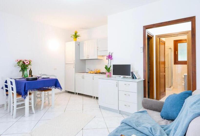 Residence With Swimming Pool In Badesi, Apartments With Air Conditioning And Private Outdoor Area