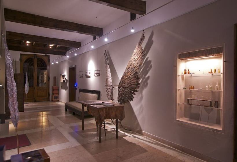 تختخواب و صبحانه Alkimia Smart Rooms