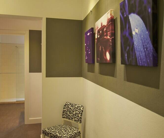 تختخواب و صبحانه Alkimia Smart Rooms