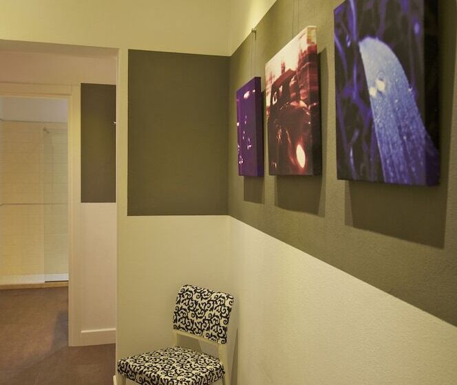 تختخواب و صبحانه Alkimia Smart Rooms