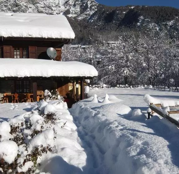 ベッドアンドブレックファースト La Luge D'antan Maison D'hôtes & Spa
