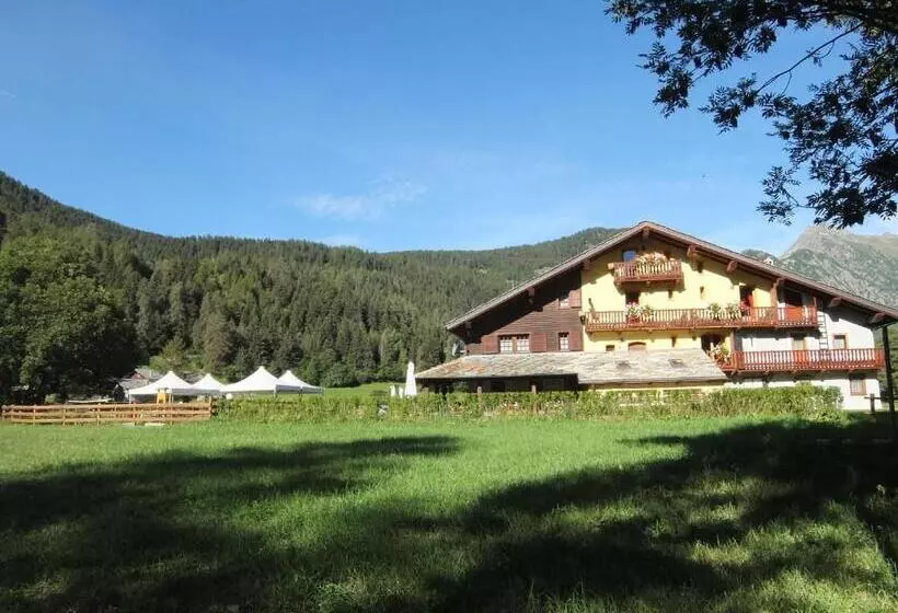 ベッドアンドブレックファースト La Luge D'antan Maison D'hôtes & Spa