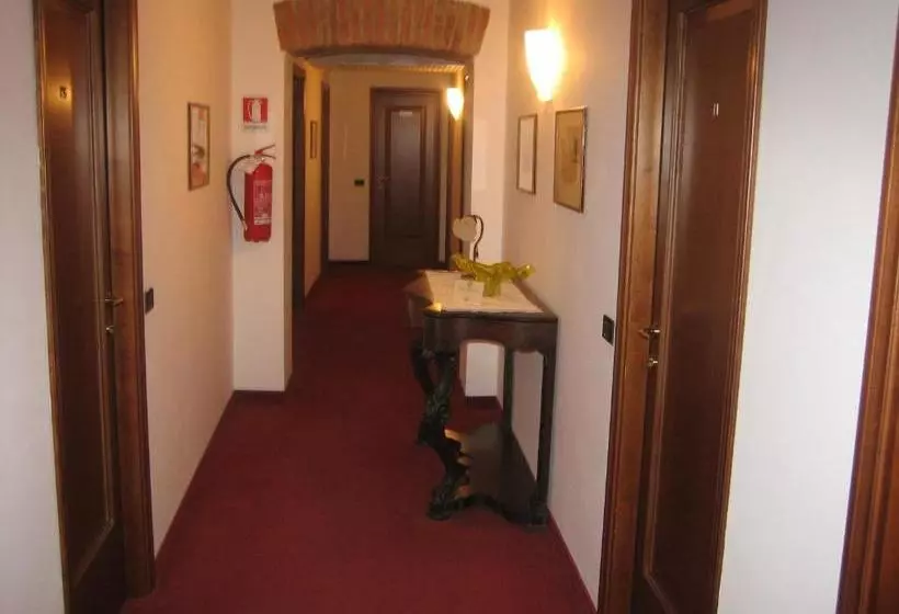 Hotelli Albergo Alla Campana