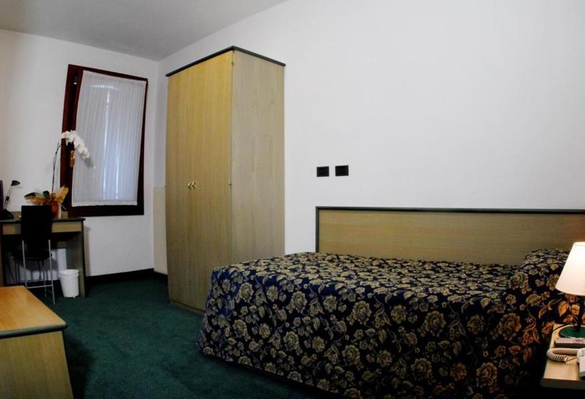 ホテル Albergo Alla Campana