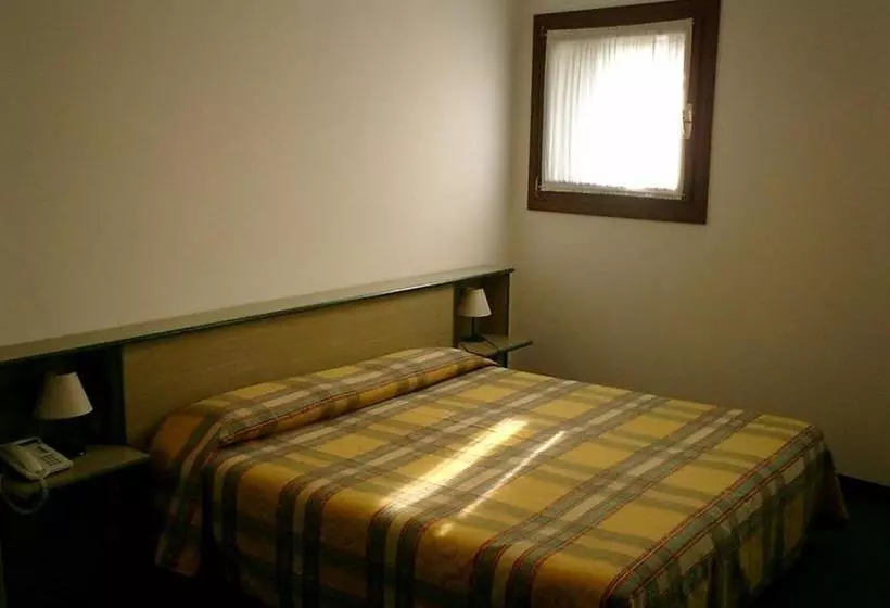 Hotelli Albergo Alla Campana