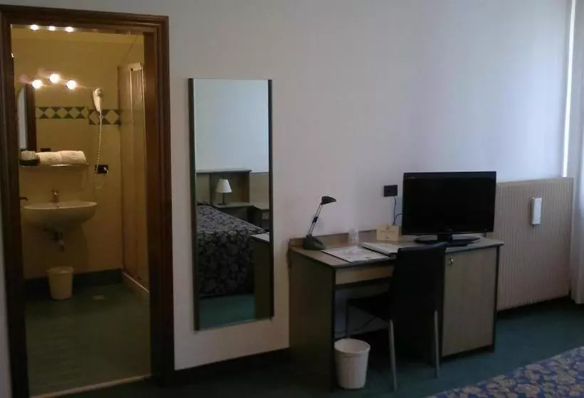 Hotelli Albergo Alla Campana