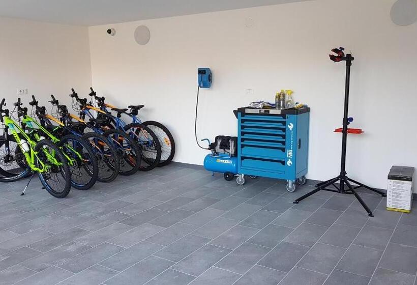 فندق Alla Dolina