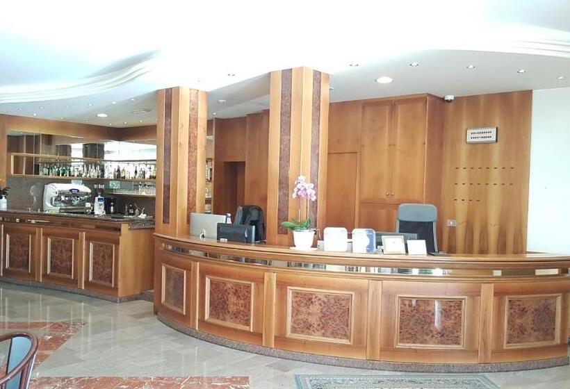 فندق Alla Dolina