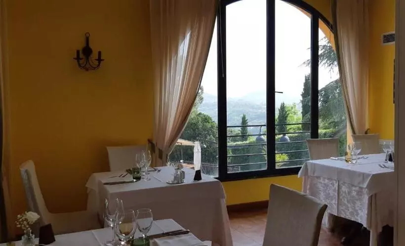 هتل Villa Del Poeta
