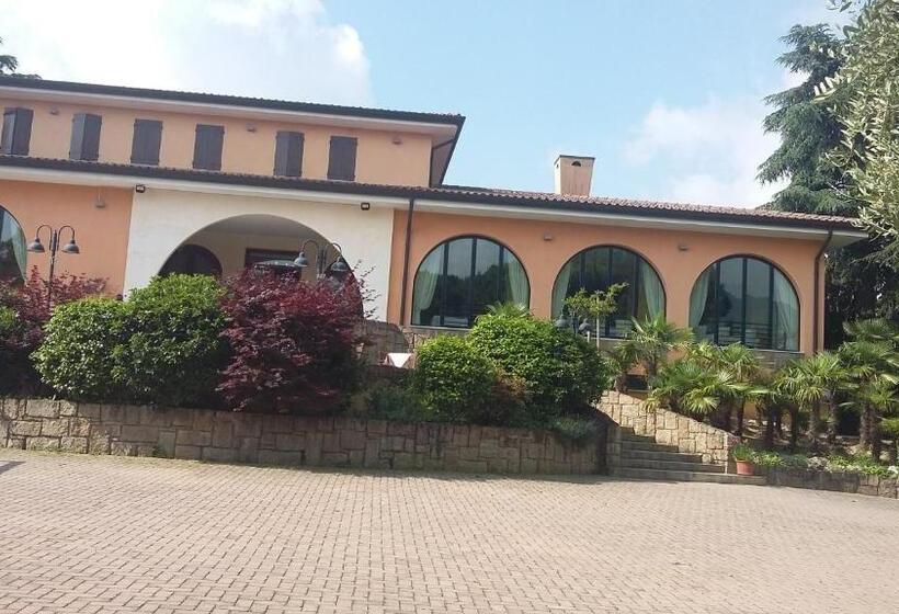 ホテル Villa Del Poeta