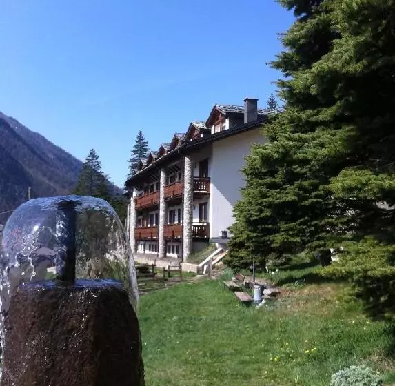 レジデンス La Placette   Albergo Diffuso E Trattoria