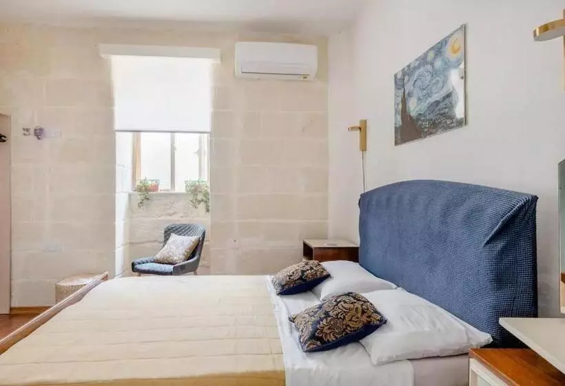 تختخواب و صبحانه Gallo House