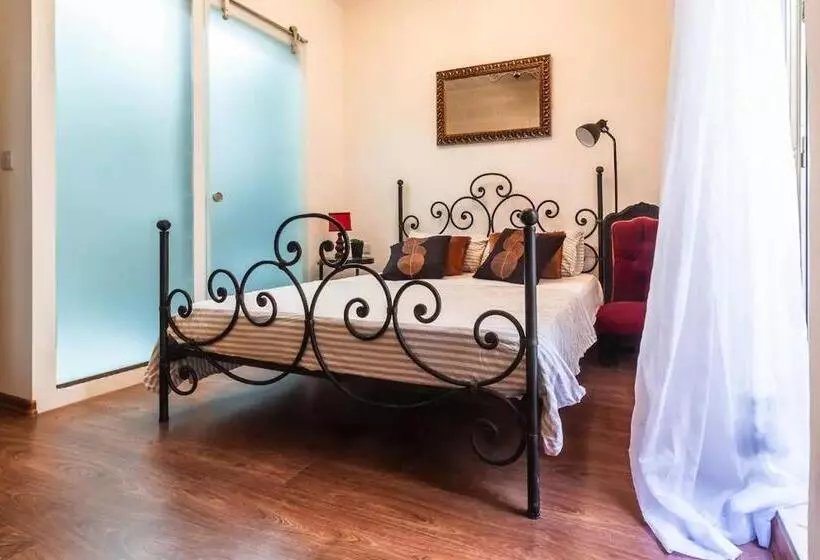 تختخواب و صبحانه Gallo House
