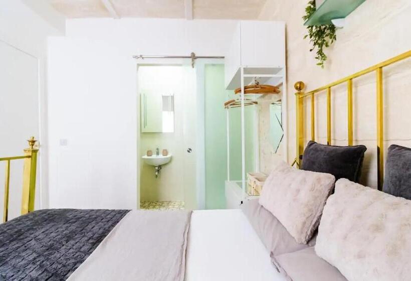 تختخواب و صبحانه Gallo House