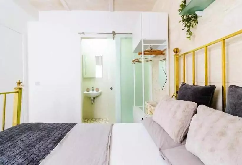 تختخواب و صبحانه Gallo House