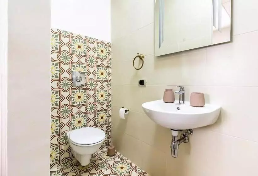 تختخواب و صبحانه Gallo House