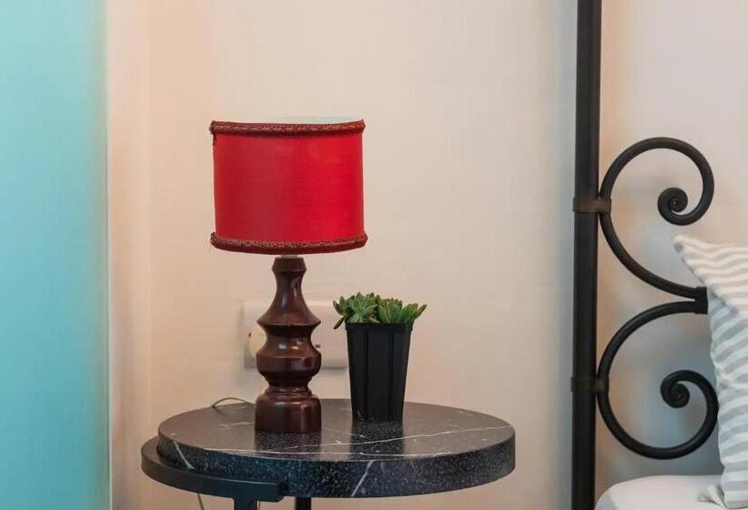 تختخواب و صبحانه Gallo House