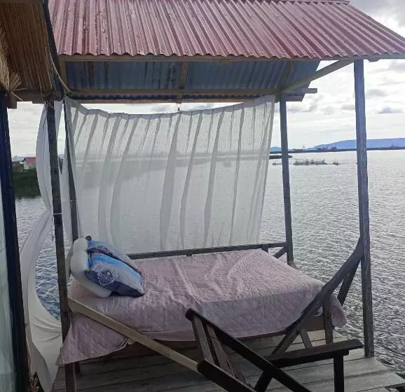 تختخواب و صبحانه Laguna Del Titicaca Lodge