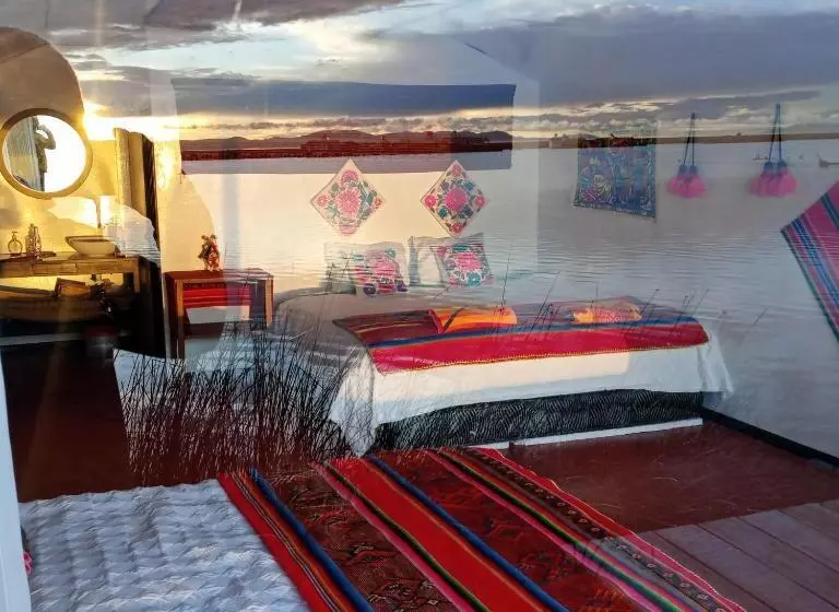 تختخواب و صبحانه Laguna Del Titicaca Lodge