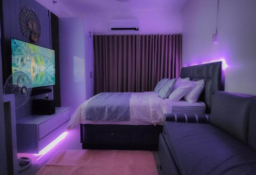 Cozy Condo Home Along Edsa With A City View