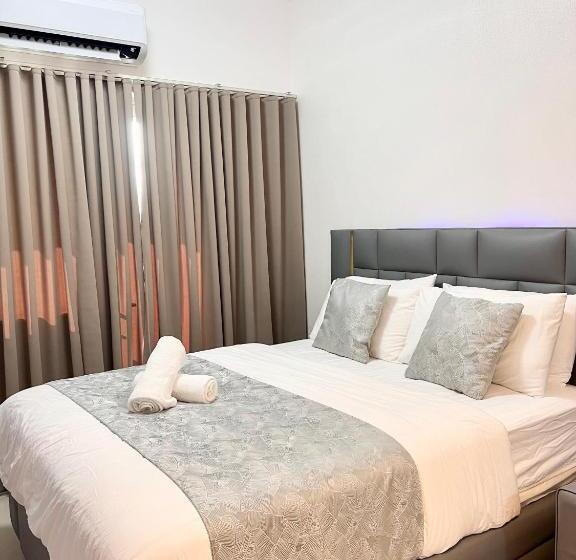 Cozy Condo Home Along Edsa With A City View